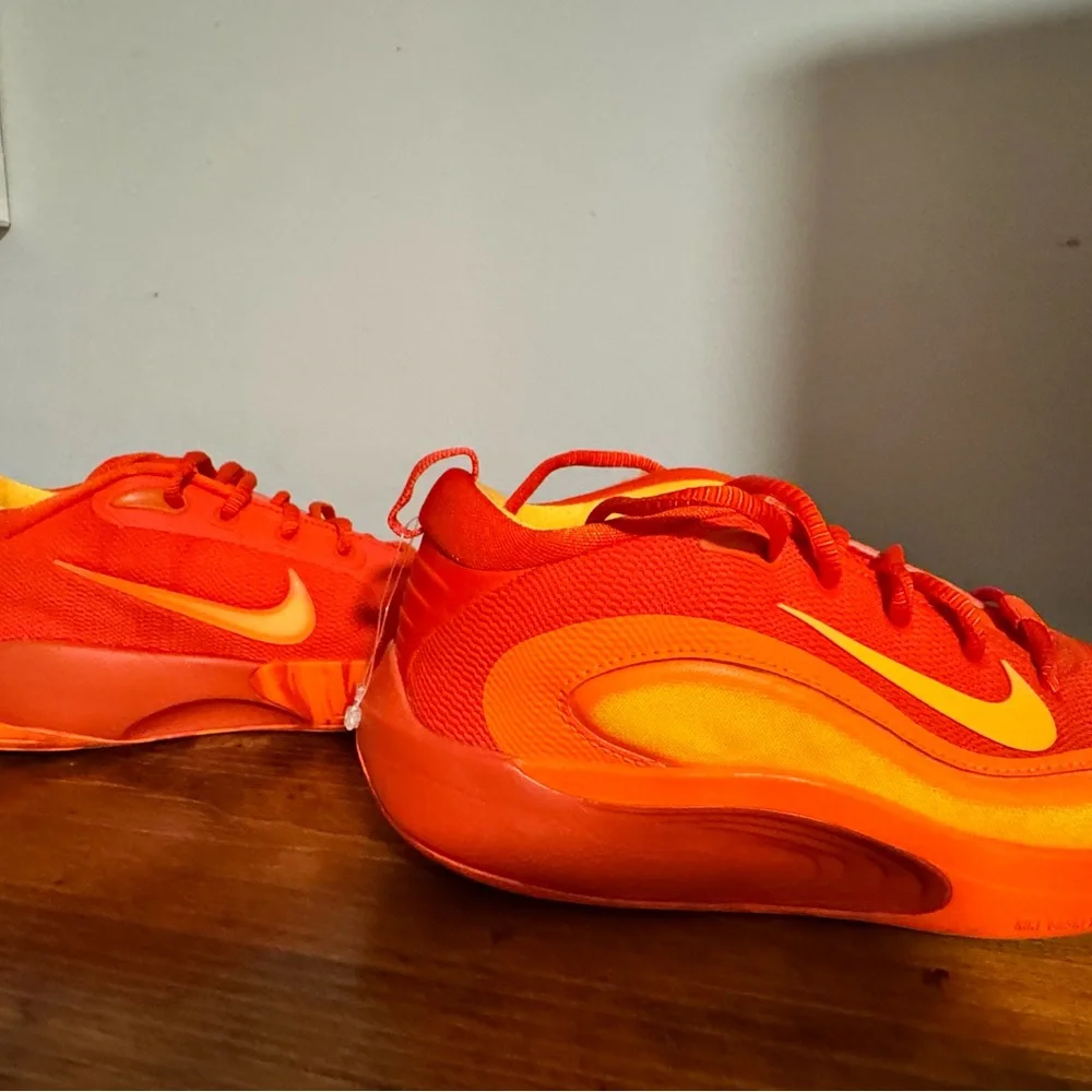 Nike ISoFly Youth size 5 - Picture 2 of 5